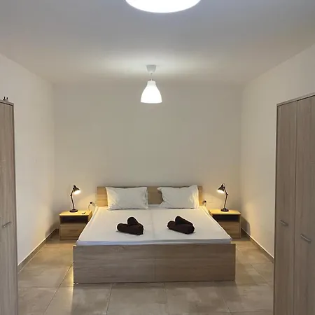 Sailsbury Apartment