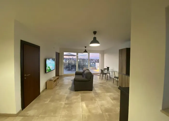 Sailsbury Apartment *